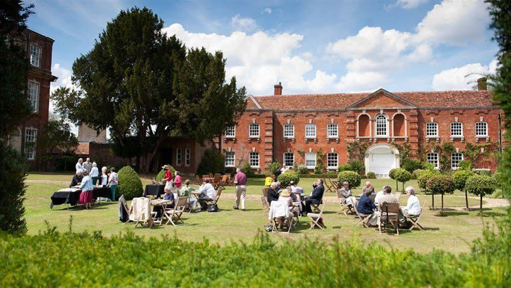 Chicheley Hall Exterior foto